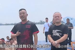 弗格森昔日言论：C罗能在任何地方戴帽 梅西只属于巴萨